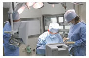清潔な環境で手術を行う